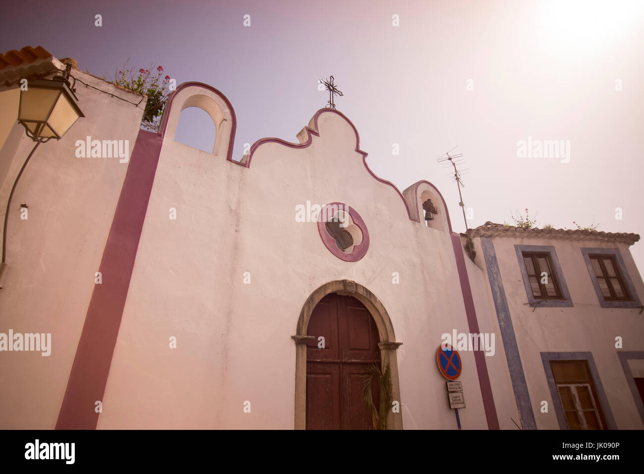 L'église dans la vieille ville de Monchique dans la Sierra de Monchique, à l'Algarve du Portugal en Europe. Banque D'Images