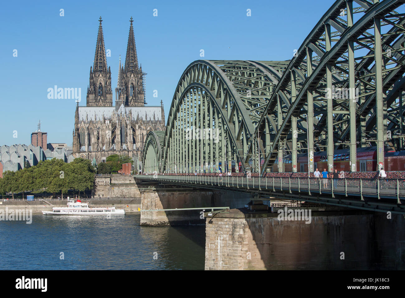 Koeln : Koelner Dom und Hohenzollern-Bruecke | Colgne : cathédrale et pont Hohenzollern Banque D'Images