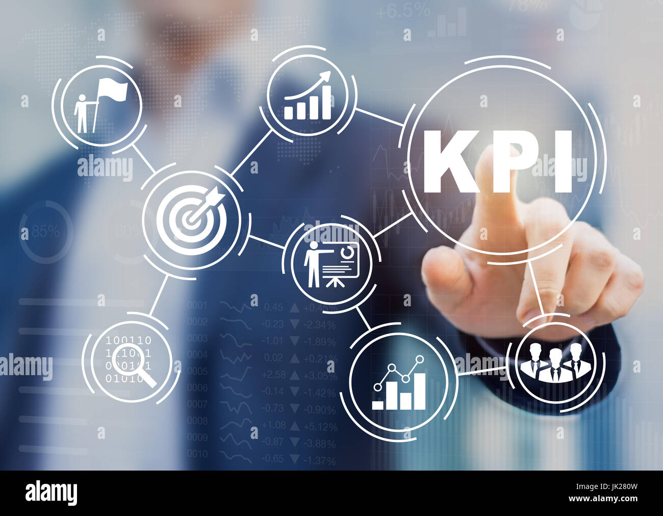 Indicateur de performance clé (KPI) à l'aide de Business Intelligence (BI) indicateurs pour mesurer le rendement par rapport aux cibles prévues, personne touchant l'icône de l'écran, su Banque D'Images