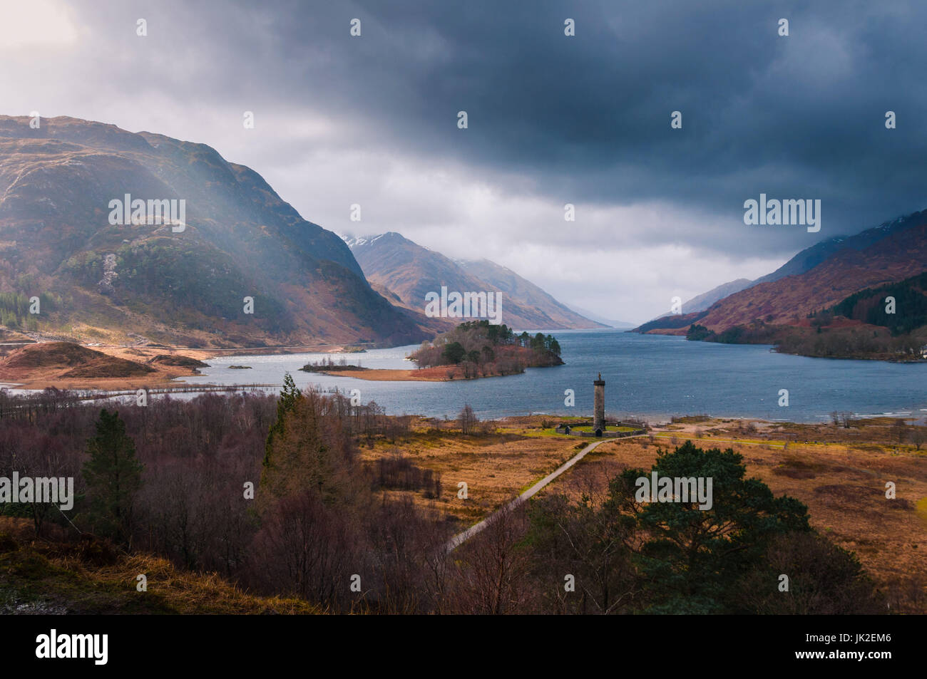 Vue sur le monument de Glenfinnan et Loch Shiel dans les Highlands, Ecosse Banque D'Images