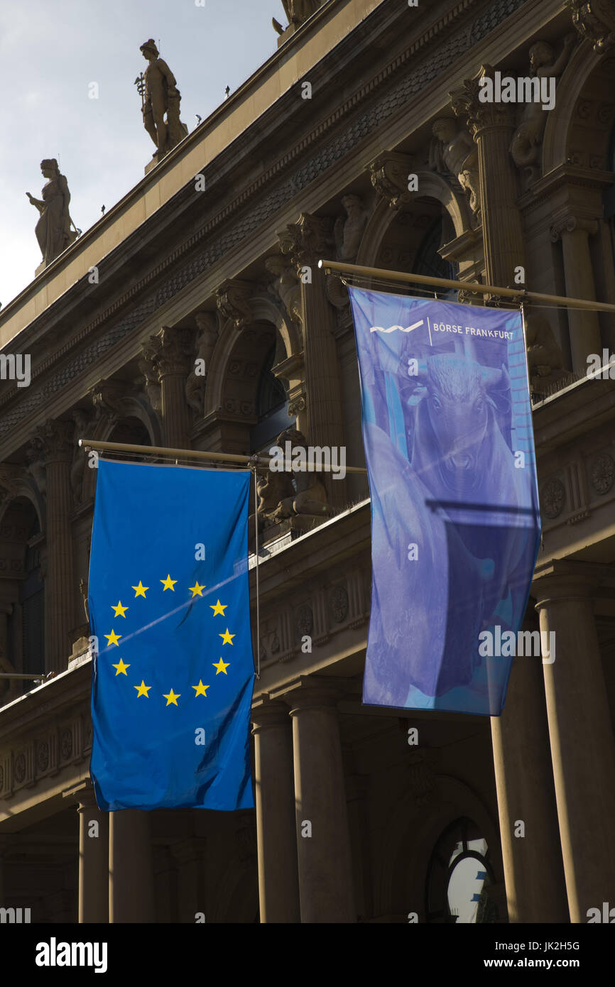 Allemagne, Hessen, Frankfurt am Main, Börsenplatz, Union européenne les drapeaux sur la Börse bourse, Banque D'Images