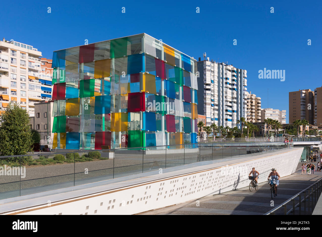 Malaga, Costa del Sol, la province de Malaga, Andalousie, Espagne du sud. Le cube de verre distinctif du Centre Pompidou musée sur Muelle Uno. Les struc Banque D'Images