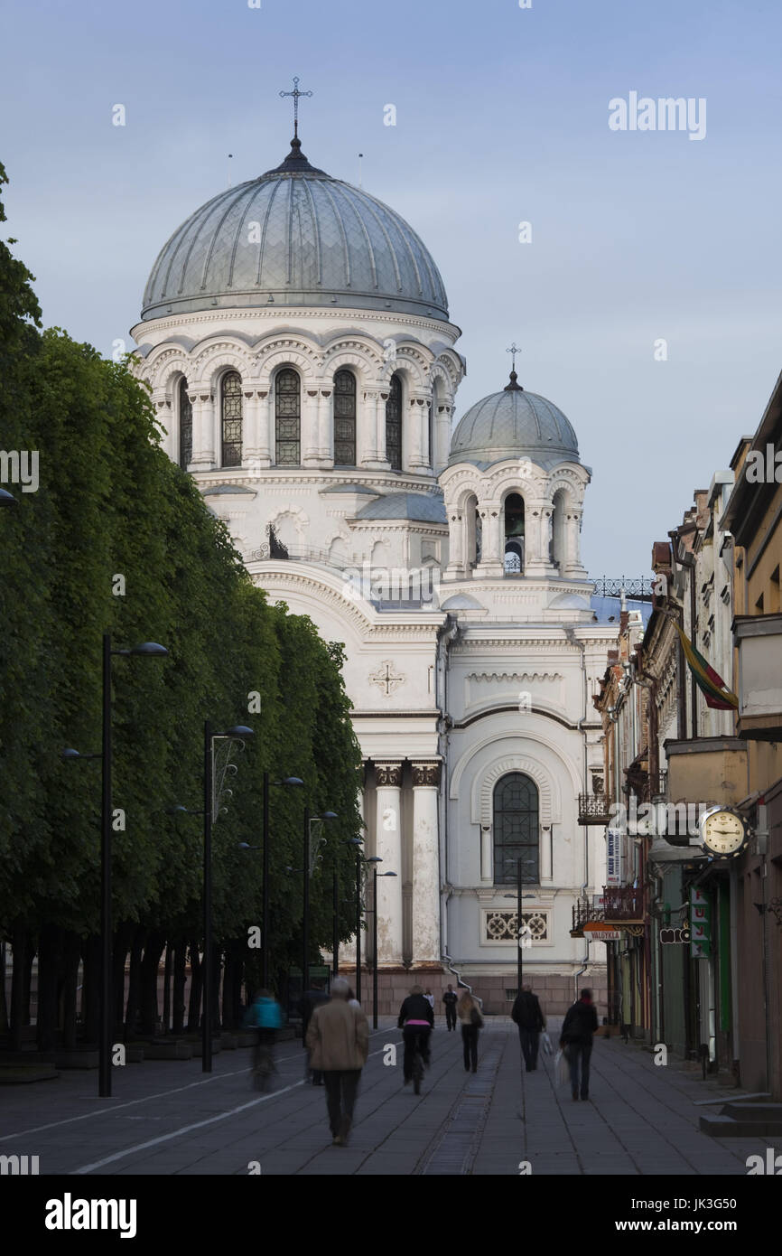 La Lituanie, Kaunas, Lituanie Centrale, rue Laisves aleja, Eglise Saint Michel Archange Banque D'Images