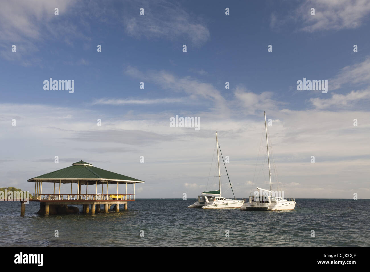 L'île de Praslin, Seychelles, Anse Bois de Rose, une jetée à Coco de Mer  Hotel Photo Stock - Alamy