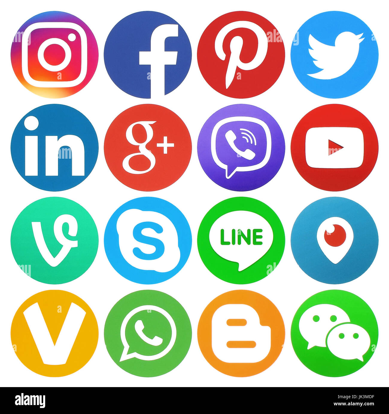 Kiev, Ukraine - le 13 mars 2017 : Collection de médias sociaux populaires ronde logos imprimés sur du papier : Facebook, Twitter, Google Plus, Instagram, LinkedIn, Banque D'Images