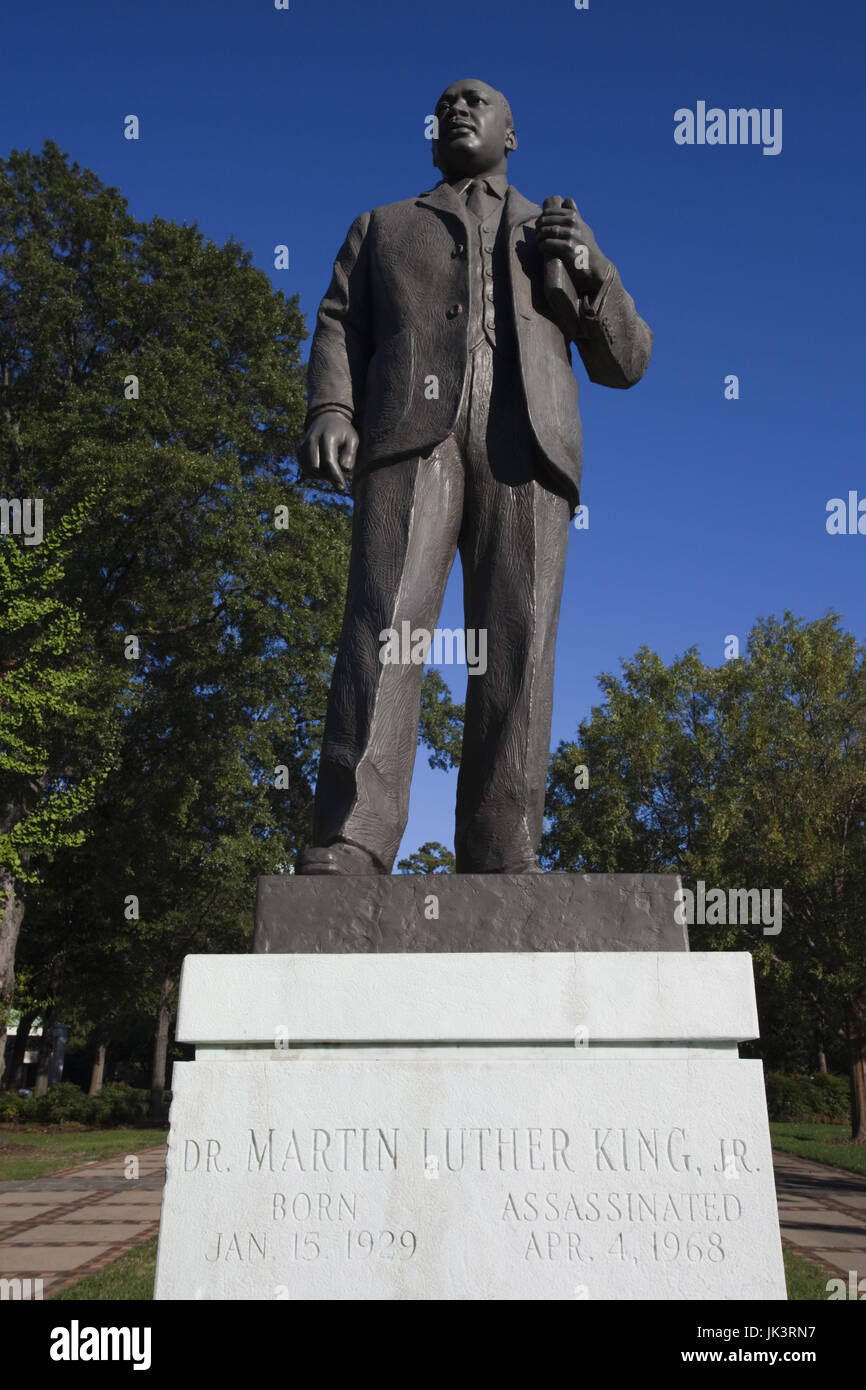 USA, Alabama, Birmingham, Kelly Ingram Park, monument à la lutte pour les droits civiques des Afro-Américains, statue de pasteur Martin Luther King, Jr. Banque D'Images