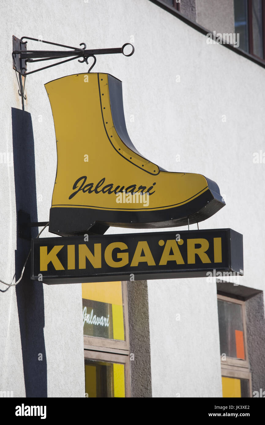 L'Estonie, le sud-ouest de l'Estonie, Parnu, magasin de chaussures signe sur Ruutli Street Banque D'Images