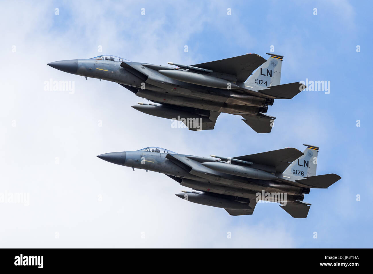 F-15C Eagle pair de Lakenheath prendre part à un défilé aérien spécial 70e anniversaire de l'USAF à la 2017 Royal International Air Tattoo à Royal Air Force Fa Banque D'Images