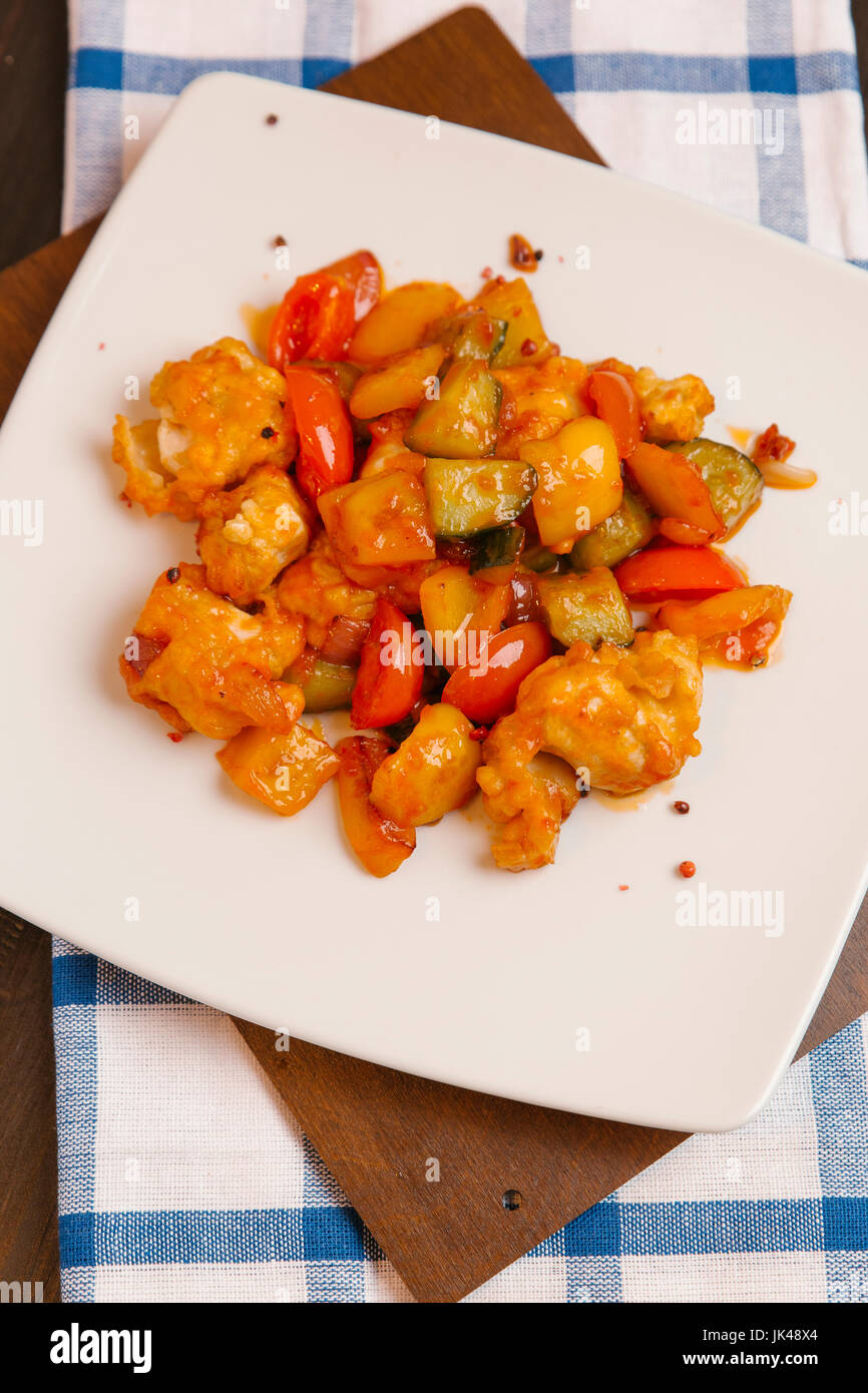 Poulet orange avec des tomates Banque D'Images