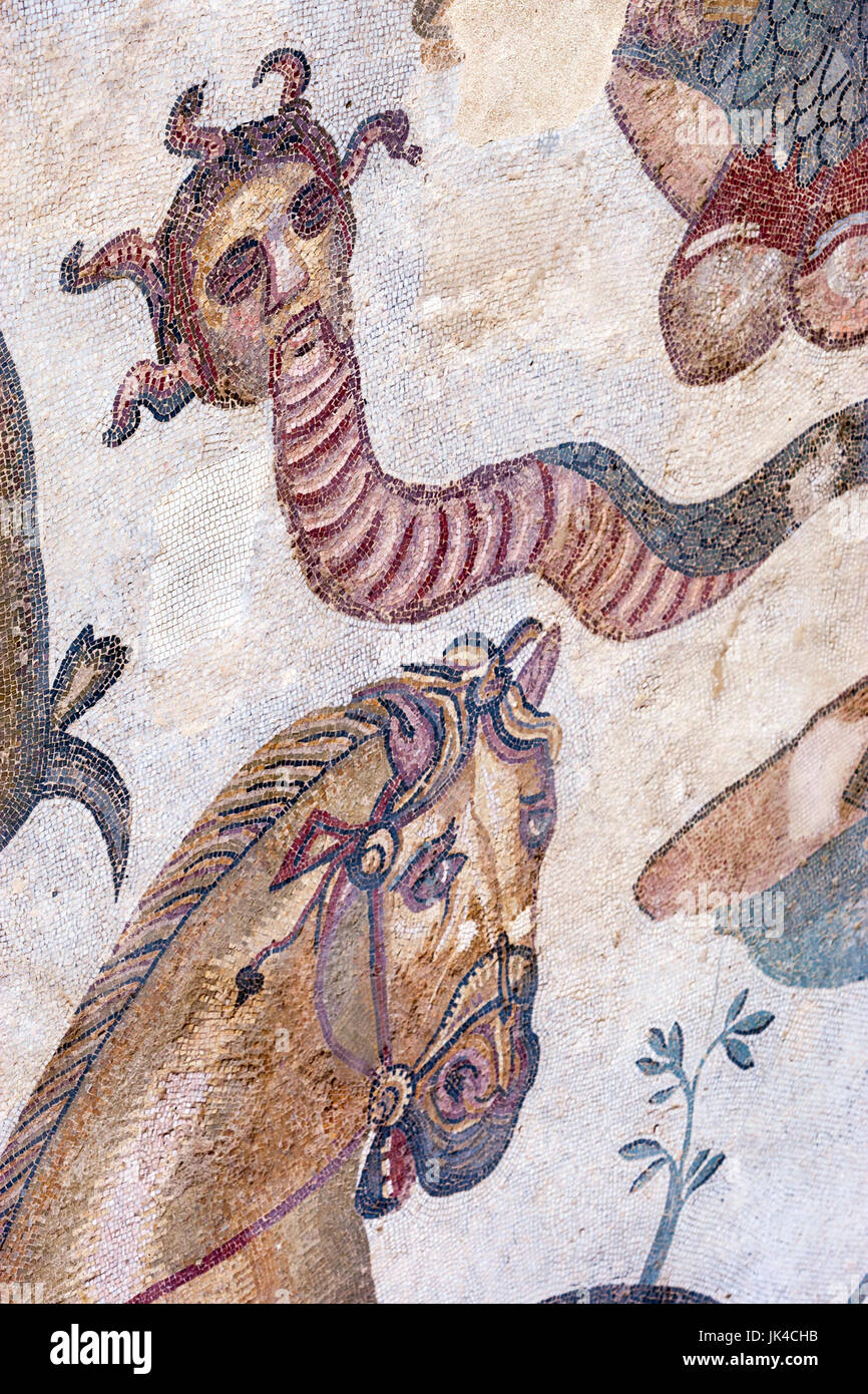 Medusa, travaux d'Hercule dans la mosaïque du Triclinium, mosaïques romaines de la villa romaine ou le palais de la Villa Imperiale del Casale, Sicile Banque D'Images