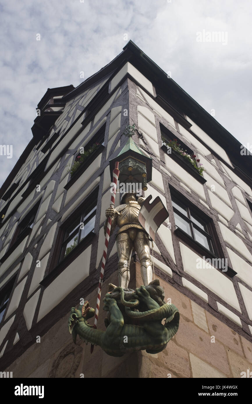 Allemagne, Bavière, Nuremberg, Tiergärtnerplatz, statue de chevalier et dragon, Banque D'Images