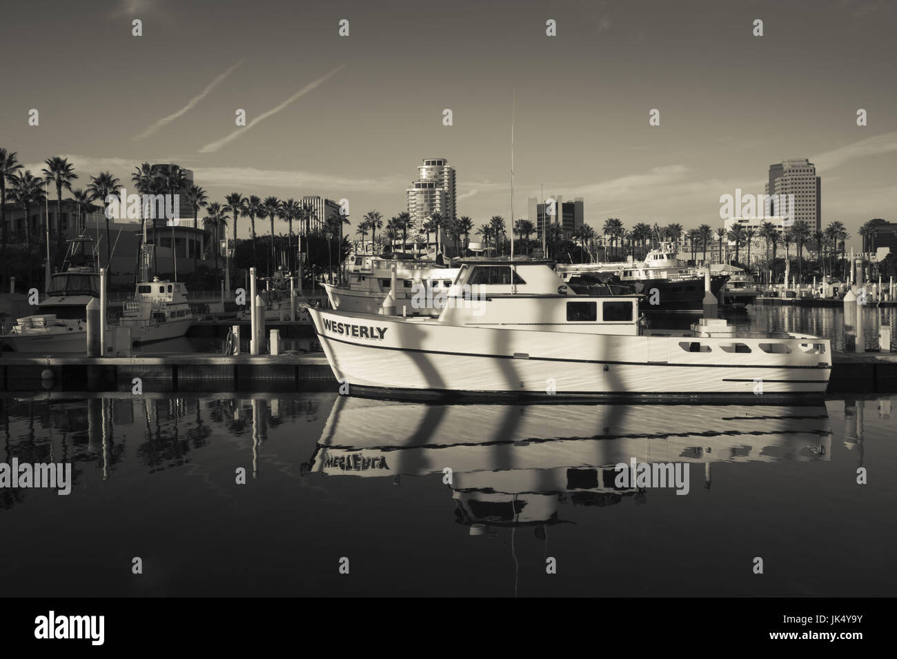États-unis, Californie, Long Beach, village du littoral, marina et vue sur la ville Banque D'Images