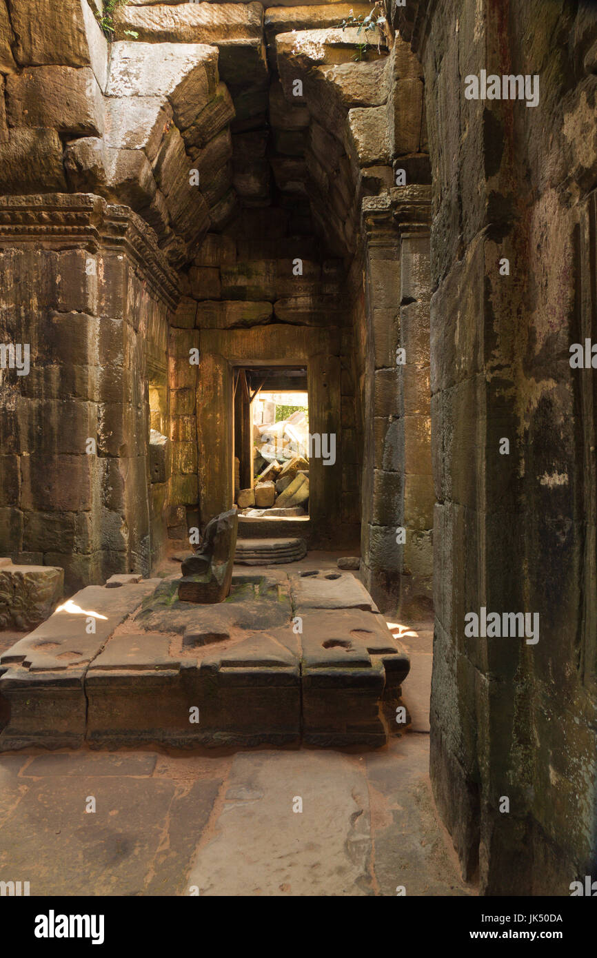 Dans un couloir de temple Ankor Wat à Siem Reap Banque D'Images