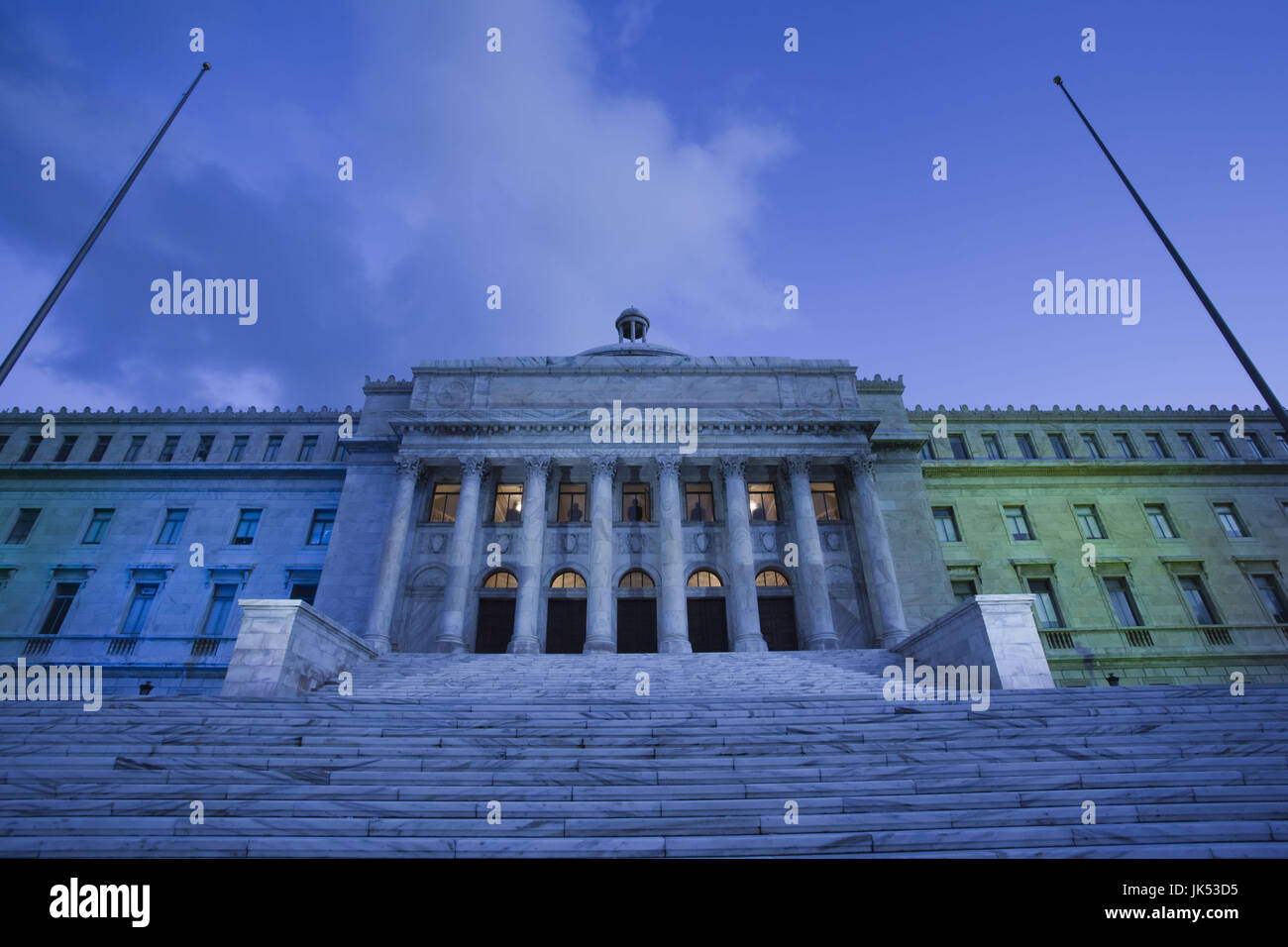 Puerto Rico, San Juan, El Capitolio, Gouvernement Capitol building, avec un éclairage décoratif, Dawn Banque D'Images