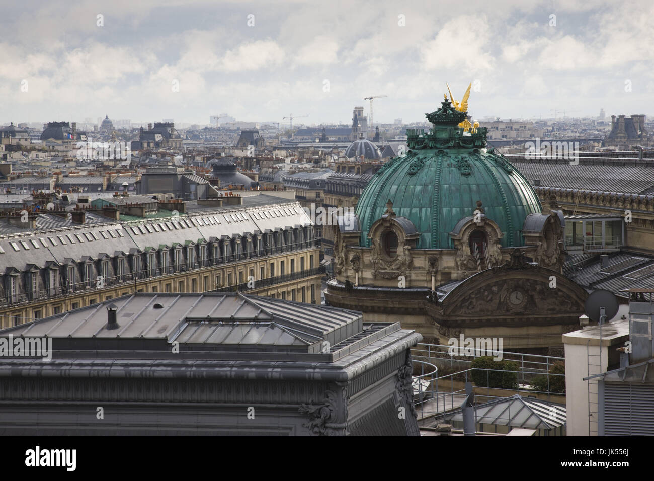 France, Paris, le dôme de l'Opéra Garnier du toit de jour, les Galeries Lafayette Banque D'Images