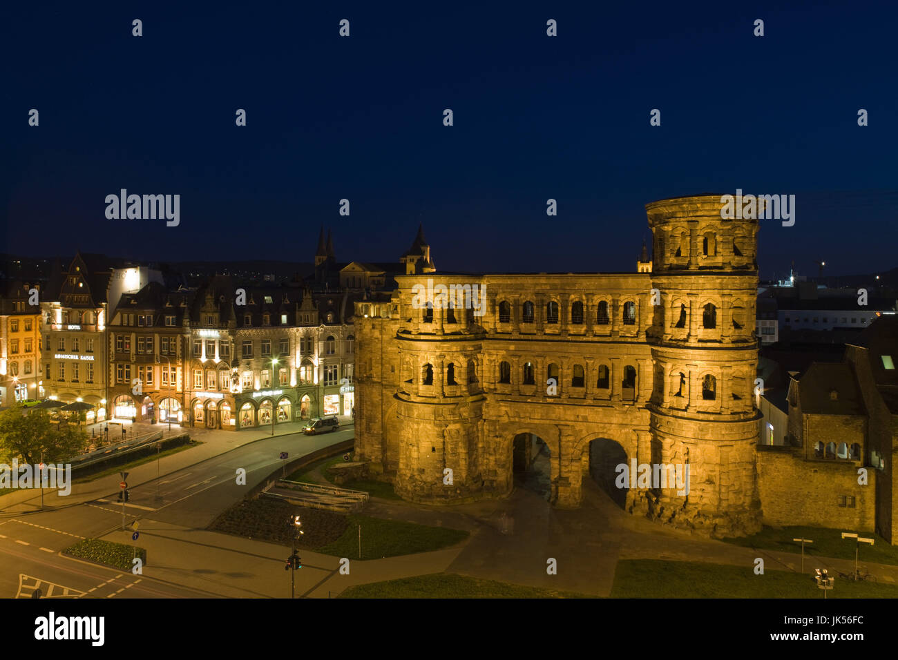 Allemagne, Rheinland-Pfalz, vallée de la Moselle, Trèves, Porta Nigra, 2e siècle structure romaine, soir, Banque D'Images