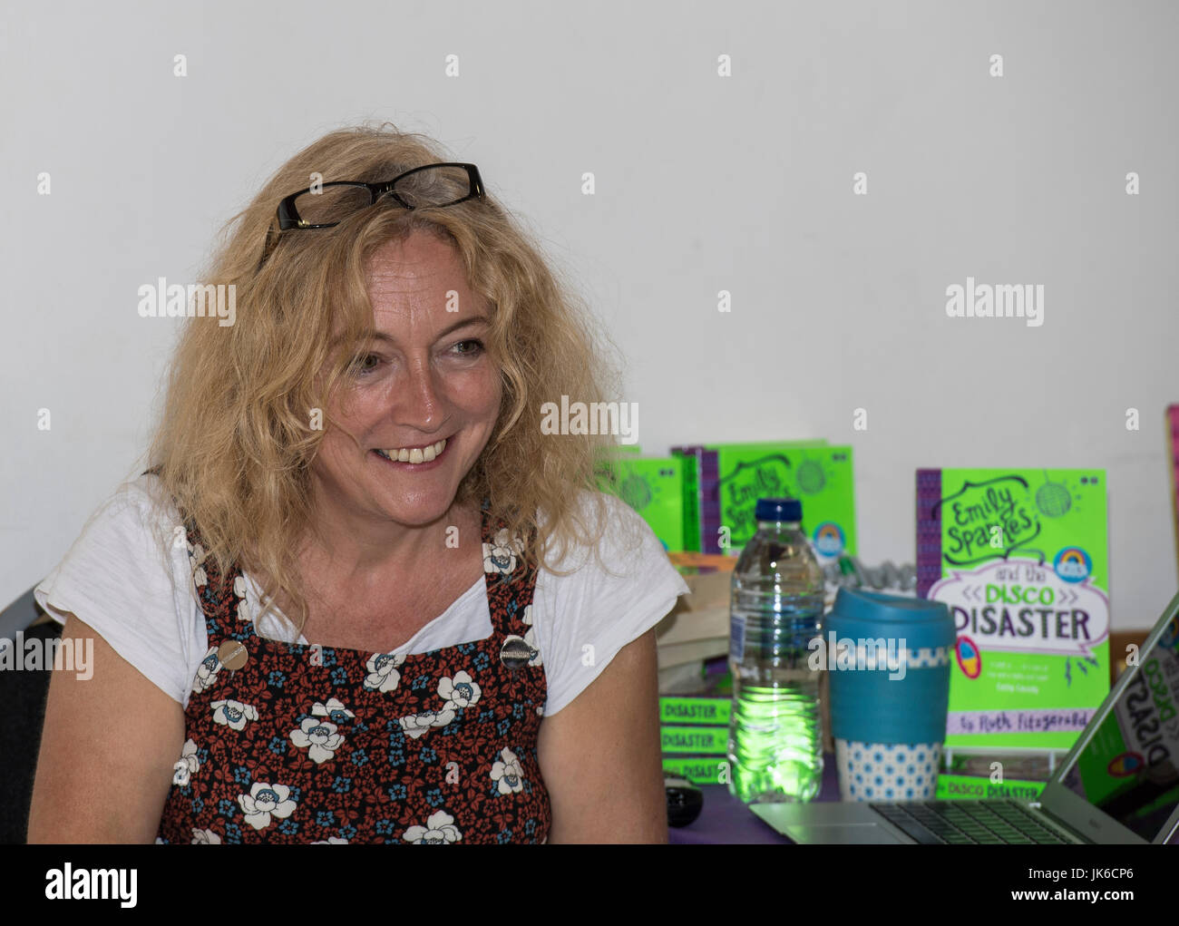 Brentwood, Essex, 22 juillet 2017 Ruth Fitzgerald auteur de l'Emily Sparkes livres pour enfants parlant à la Brentwood Children's Festival littéraire Crédit : Ian Davidson/Alamy Live News Banque D'Images