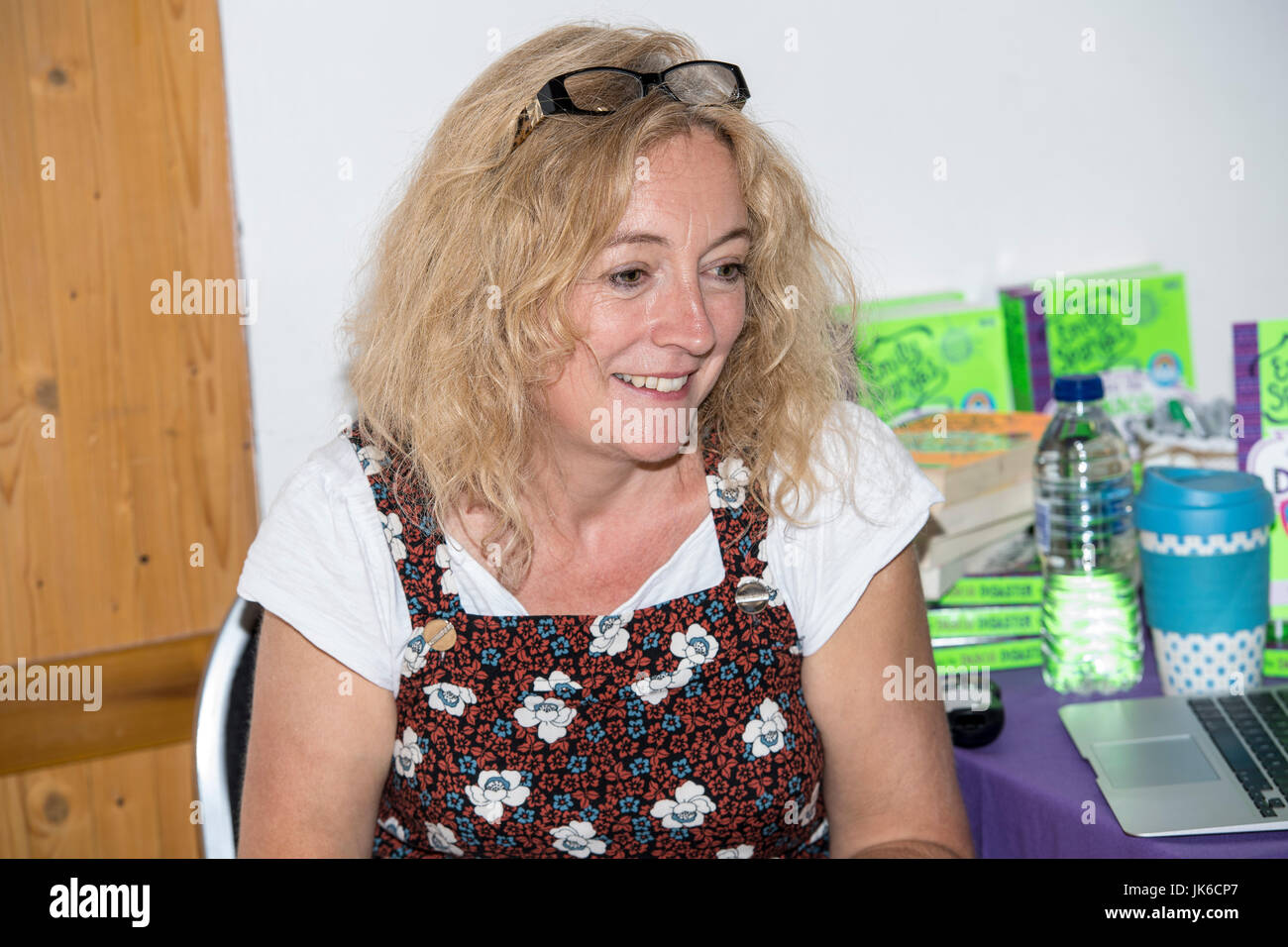 Brentwood, Essex, 22 juillet 2017 Ruth Fitzgerald auteur de l'Emily Sparkes livres pour enfants parlant à la Brentwood Children's Festival littéraire Crédit : Ian Davidson/Alamy Live News Banque D'Images