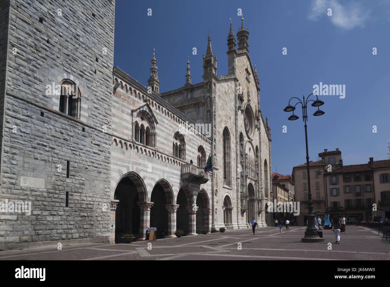 L'Italie, la Lombardie, région des lacs, lac de Côme, Côme, Broletto 13e siècle town hall et de la cathédrale Duomo, 14-18e siècles Banque D'Images