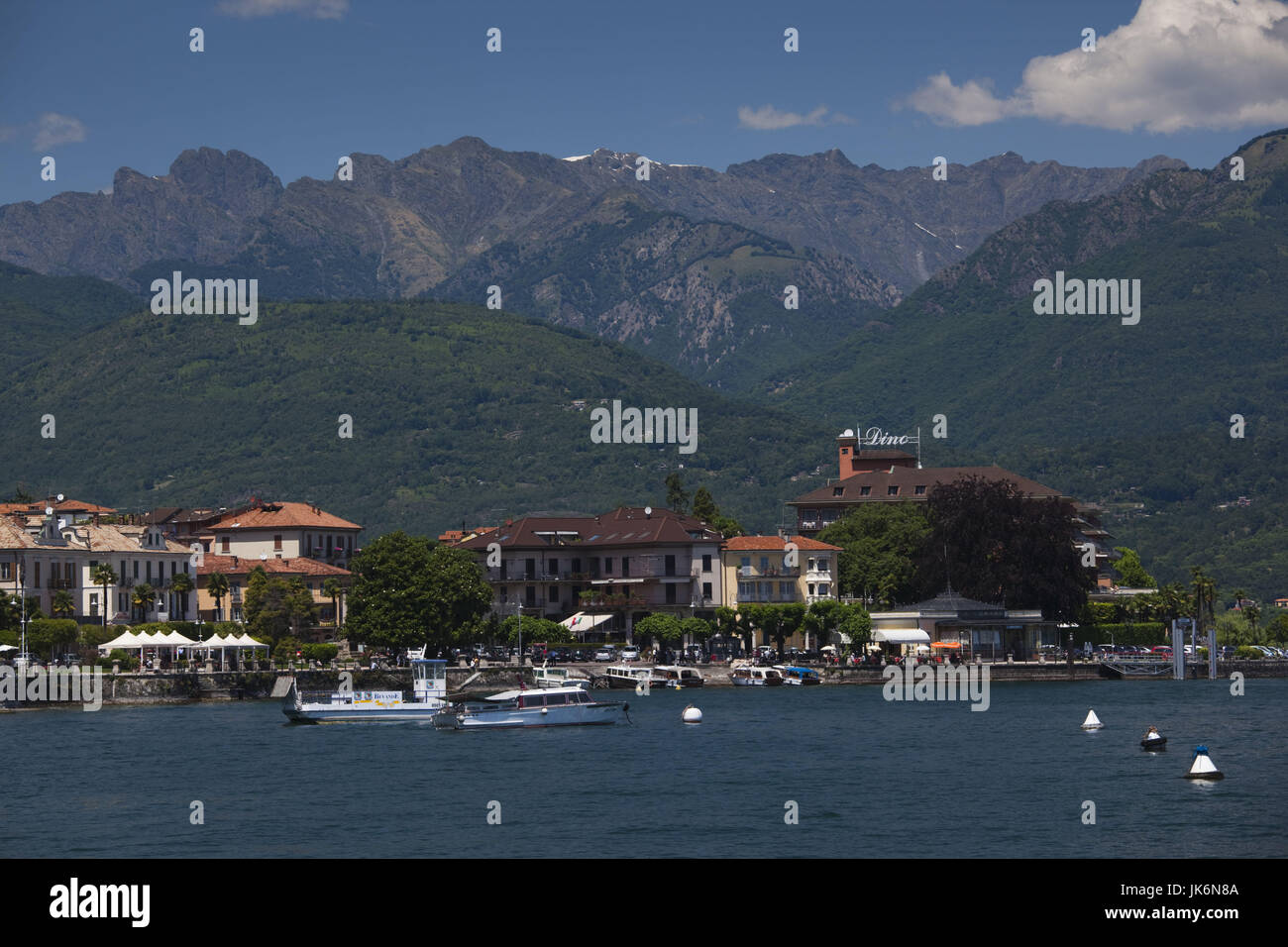 L'Italie, le Piémont, le Lac Majeur, Baveno, vue sur la ville Banque D'Images