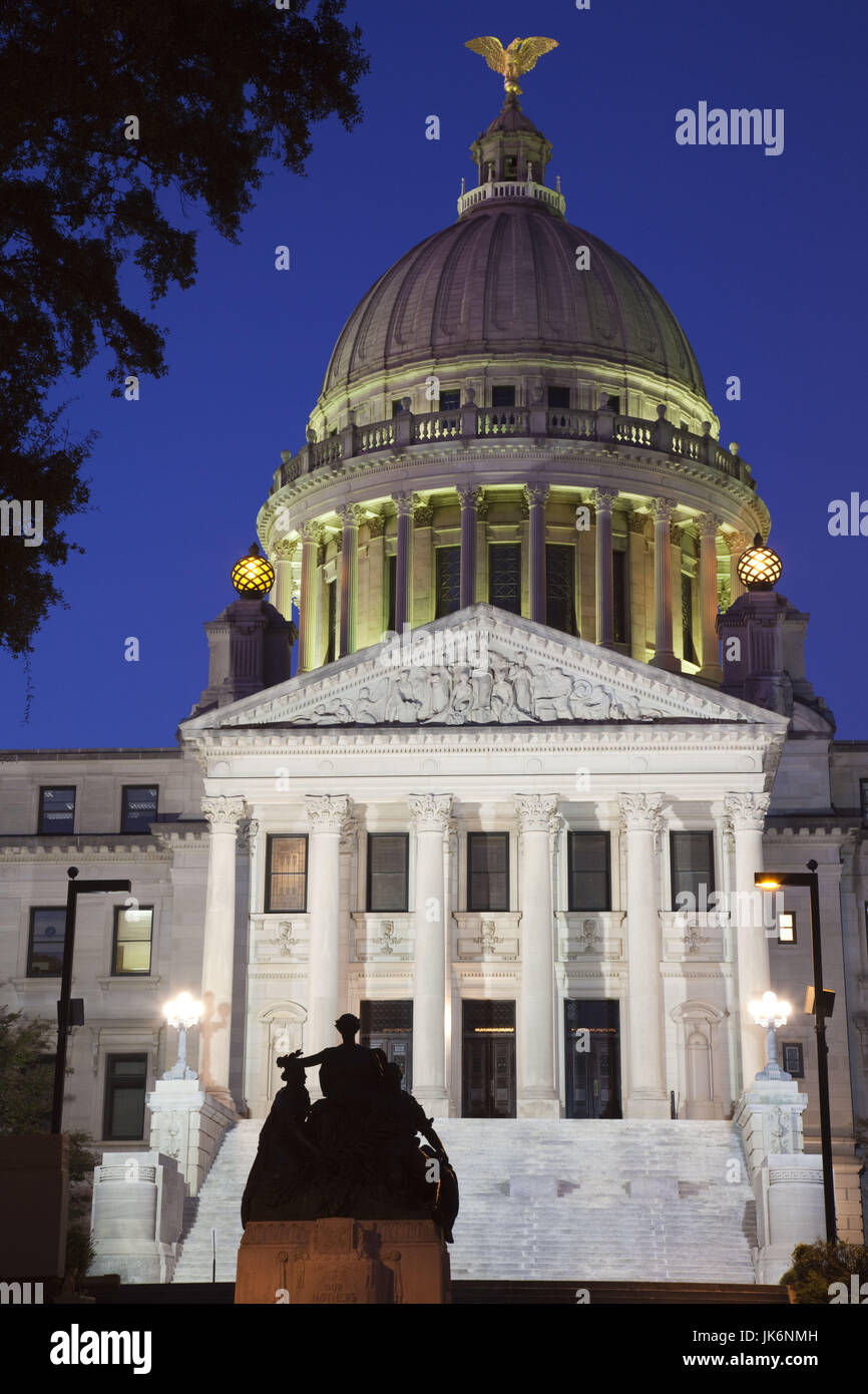 USA, au Mississippi, Jackson, Mississippi State Capitol, soir Banque D'Images