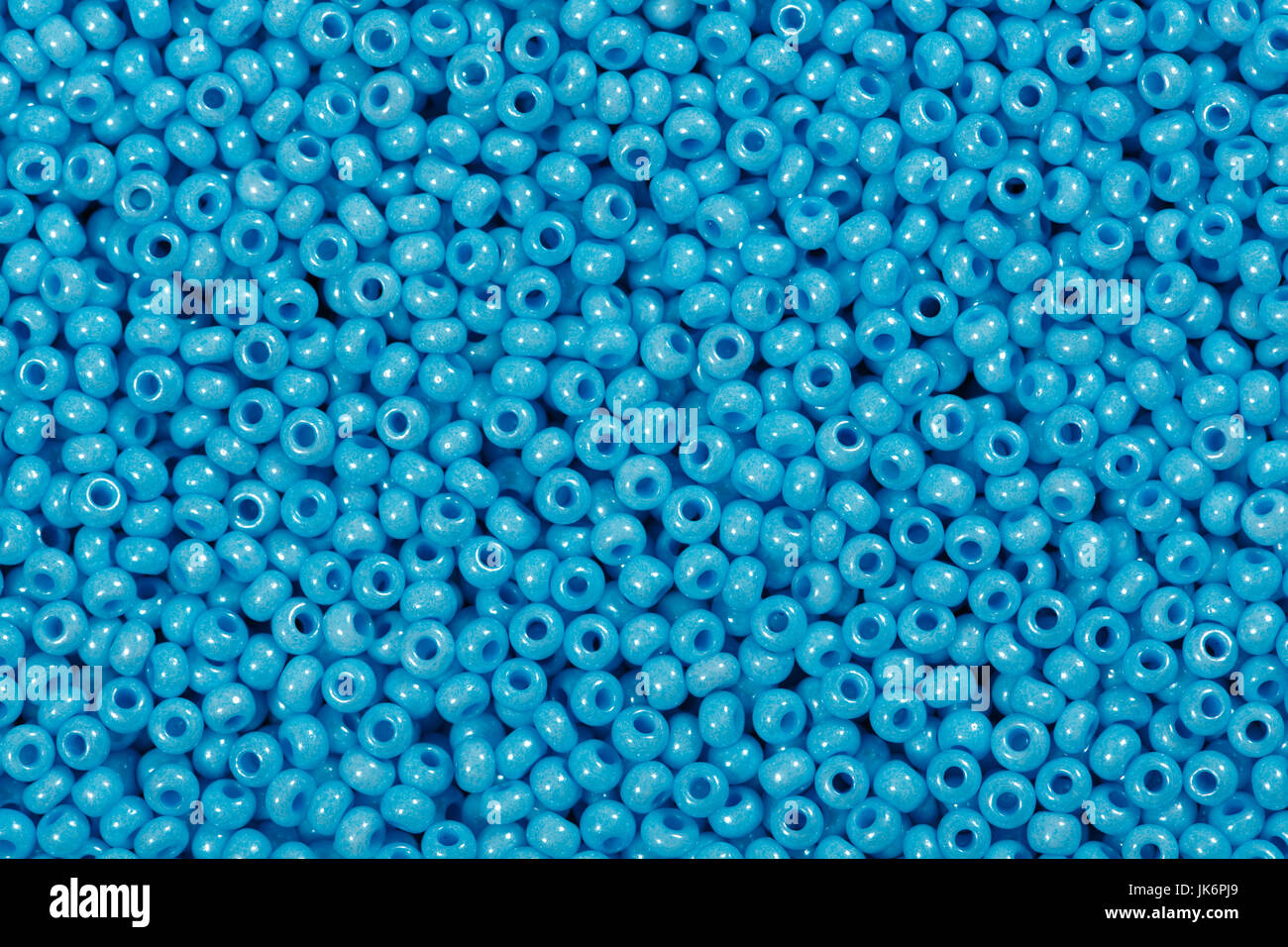 Arrière-plan de canne en verre bleu bébé perles. Banque D'Images
