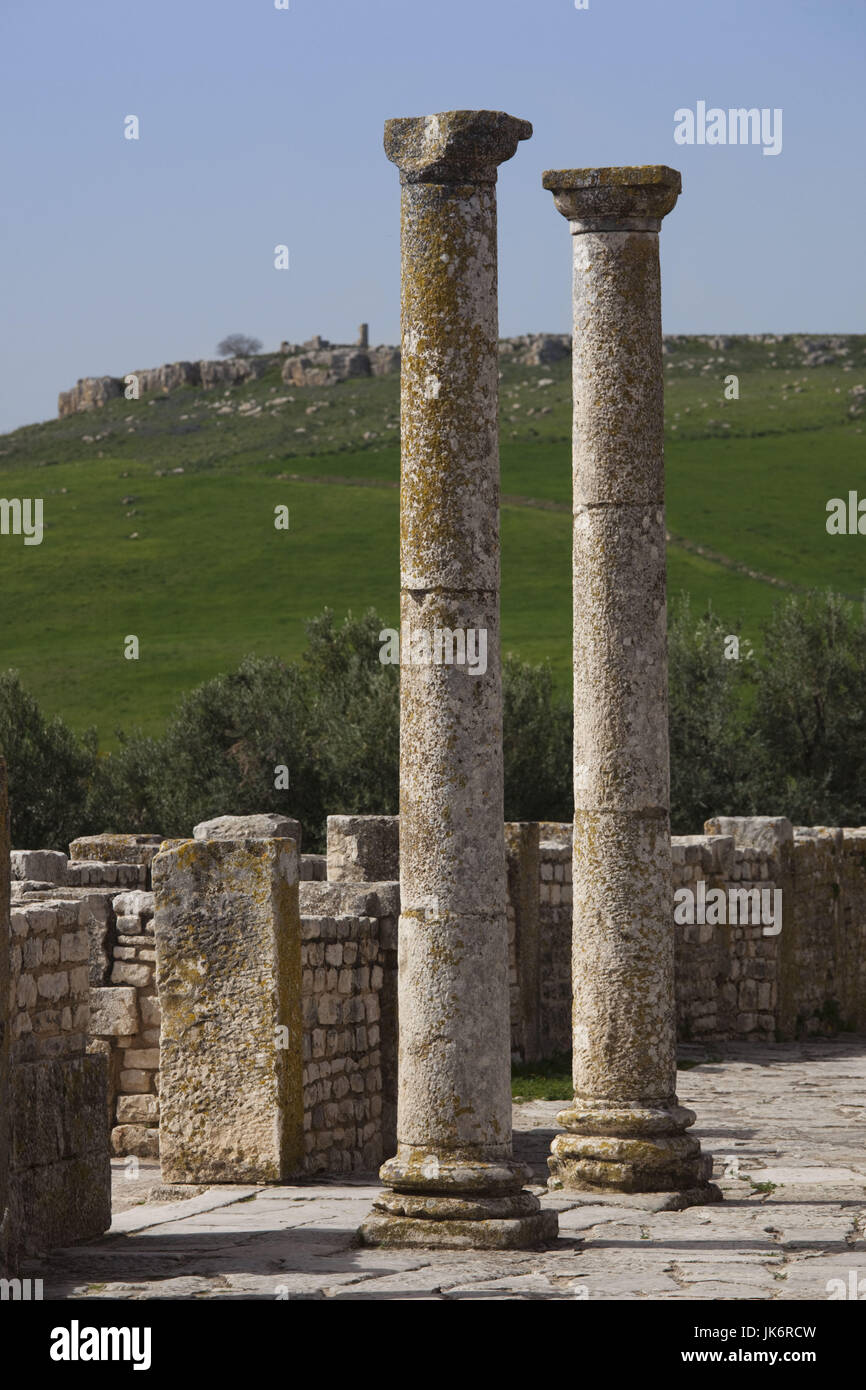 La Tunisie, centre-ouest de la Tunisie, de l'ère romaine Dougga, ruines de la ville, site de l'Unesco, des colonnes Banque D'Images