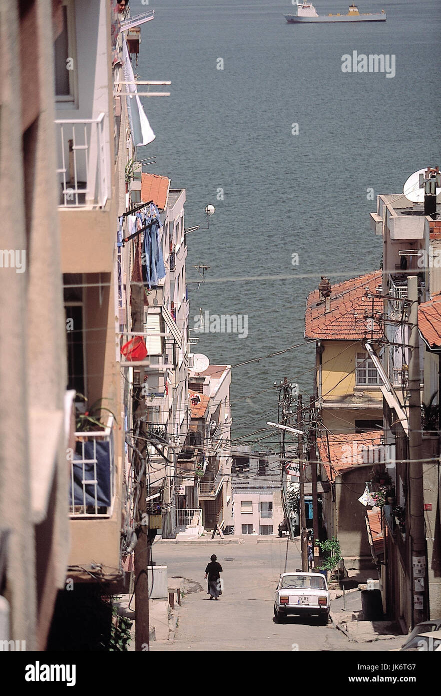 Turkei Izmir Judisches Viertel Asansor Strasse Abschussig Agaisches Meer Meer Son Servera Provinz Istanbul Smyrne Smyrne Yazmir Stadtansicht Gasse Steil Kuste Agais Photo Stock Alamy