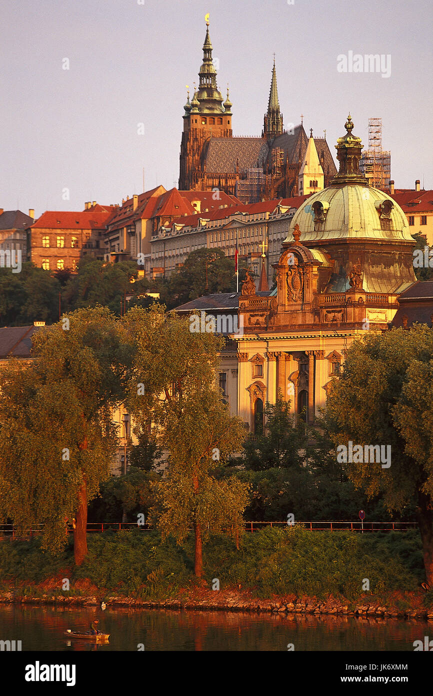 Tschechische Republik, Mittelböhmen, Prag, Kleinseite, Hradschin, Prager Burg Europa, Osteuropa, Tschechien, Ceská Republika, Böhmen, Stadt, Hauptstadt, Großstadt, Praha, Stadtteile, Mala Strana, Gebäude, Bauwerke, Sehenswürdigkeiten, UNESCO-Weltkulturerbe, Abendlicht Banque D'Images