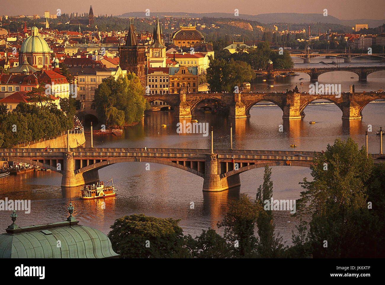 Tschechische Republik, Mittelböhmen, Prag, Stadtansicht, Moldau, Brücken, Abendlicht Europa Tschechische Republik, Mittelböhmen, Prag, Stadtansicht, Moldau, Brücken, Abendlicht Europa