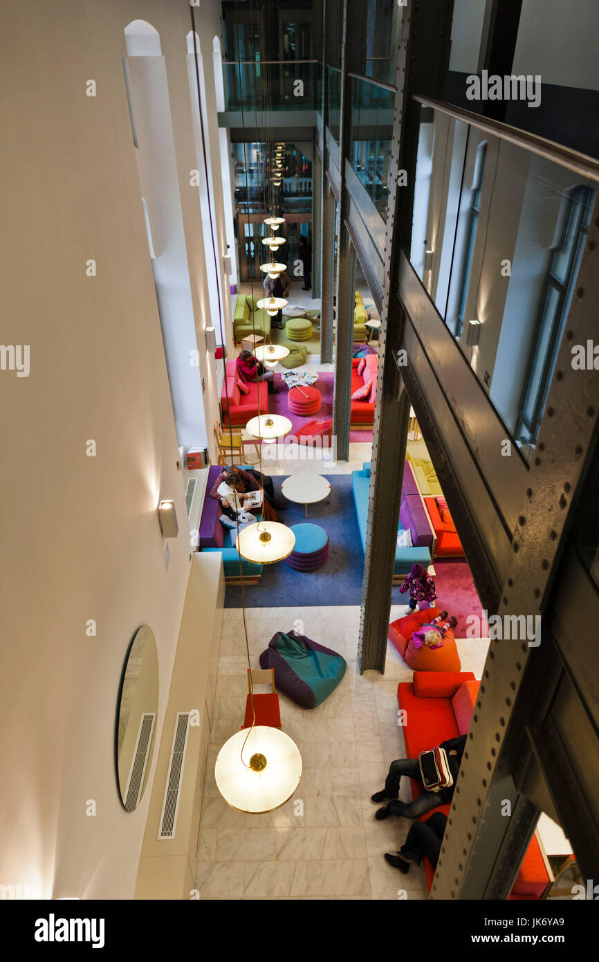 Espagne, Madrid, Plaza de la Cibeles, Palacio de Communicaciones, une fois le plus grand bureau de poste rénové dans le El Centro l'espace d'exposition, de l'intérieur Banque D'Images