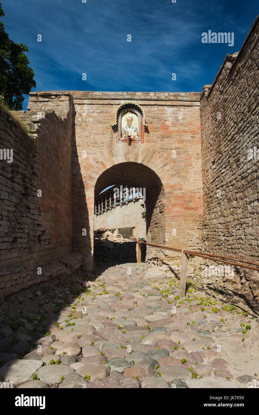 La Russie, Pskovskaya Oblast, Stary Izborsk, ruines de la plus vieille forteresse de pierre en Russie Banque D'Images