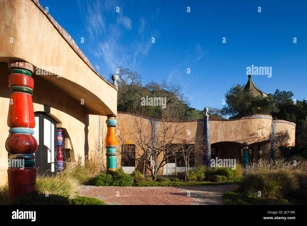 États-unis, Californie, Nord de la Californie, Napa Valley Wine Country, Napa, Quixote Winery, conçu par l'architecte autrichien Friedensreich Hundertwasser Banque D'Images