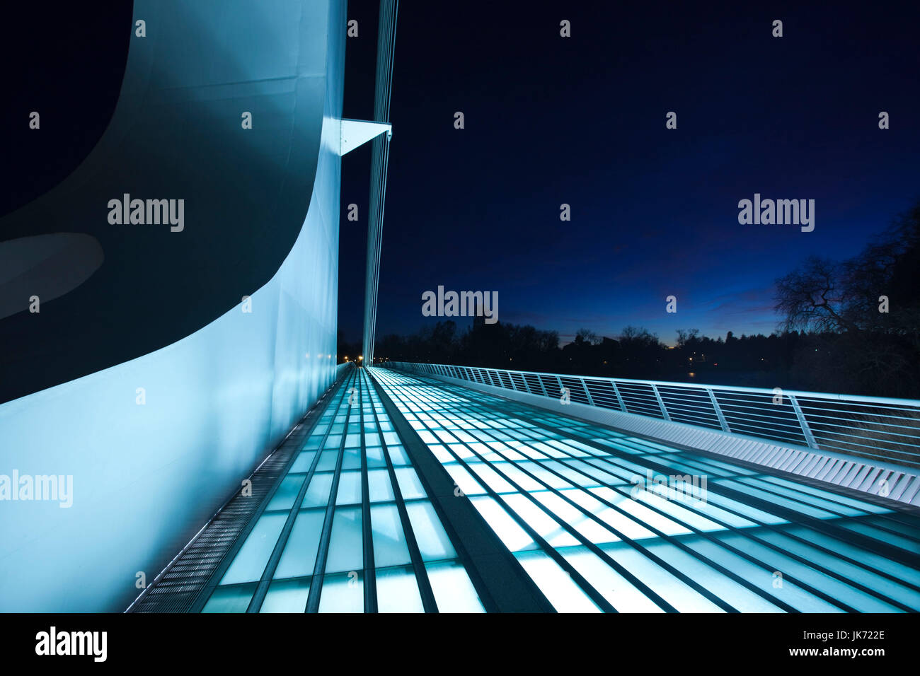 États-unis, Californie, Californie du Nord, montagnes du Nord, Redding, Turtle Bay Park, Sundial Bridge, Santiago Calatrava, archtect, dusk Banque D'Images