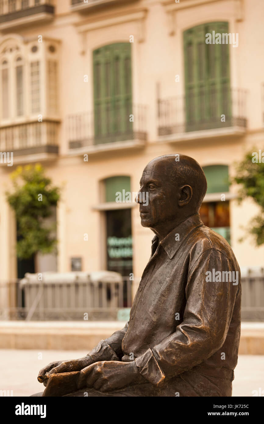 Espagne, Andalousie, région de la province de Malaga, Malaga, statue de Pablo Picasso, l'artiste, la Plaza de la Merced Banque D'Images