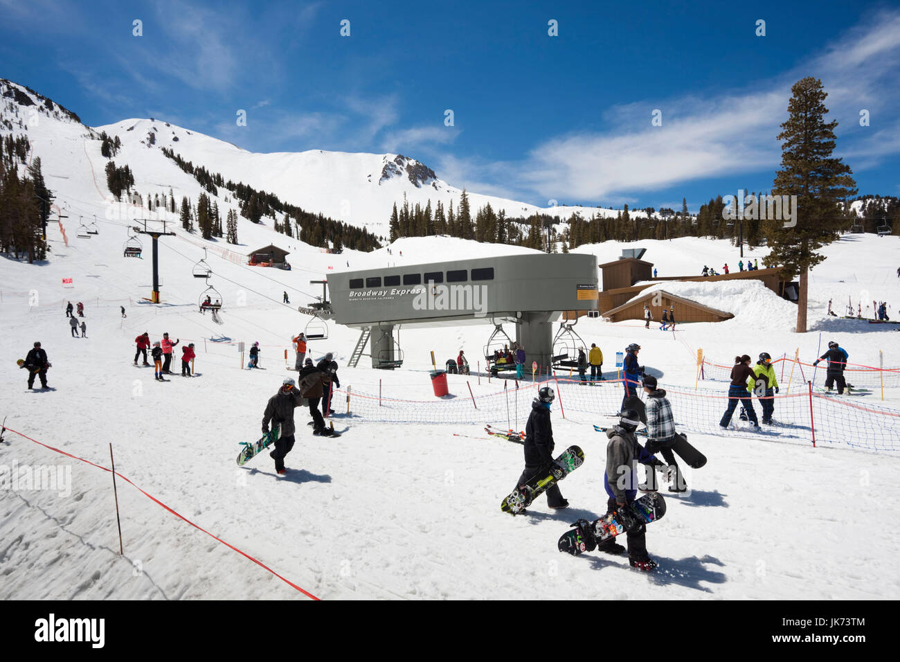 États-unis, Californie, l'Est de la Sierra Nevada, Mammoth Lakes, Mammoth Mountain Ski Lift Banque D'Images