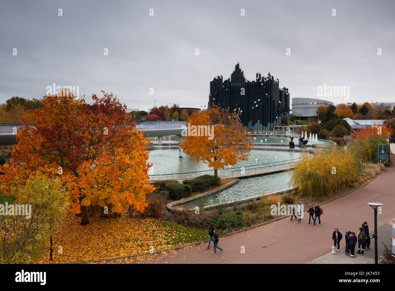 France, Poitou-Charentes, Vienne, Poitiers, Futuroscope science park, parc sommaire, automne Banque D'Images