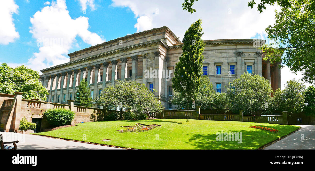 Vue panoramique de l'arrière de St George's Hall à la St George's Gardens, de Liverpool, Royaume-Uni Banque D'Images