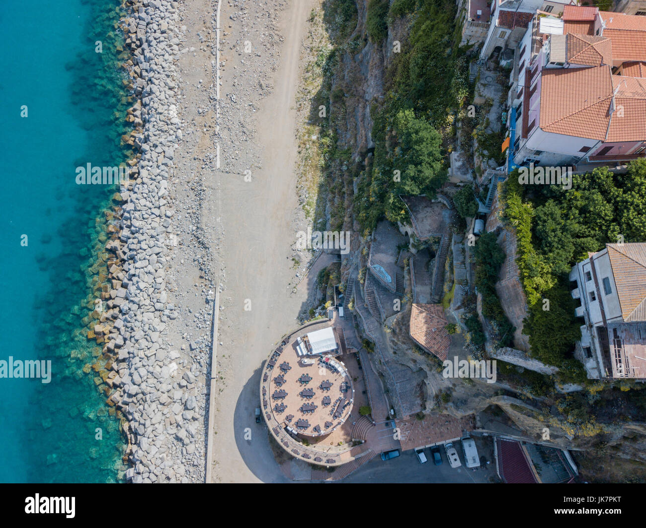 Vue aérienne de Pizzo Calabro, Calabre, Italie. Maisons sur le rocher vu de la mer Banque D'Images