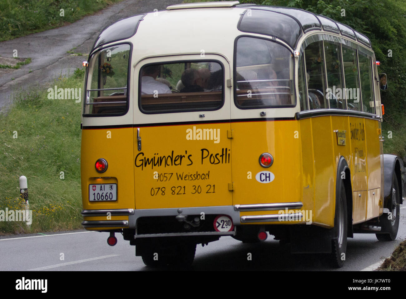 Bus Poste Bus suisse Banque de photographies et d’images à haute résolution - Alamy
