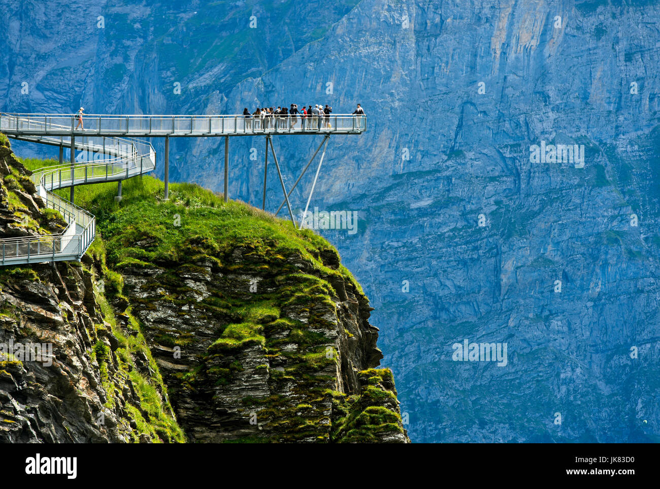 Première plate-forme de montagne falaise à pied par Tissot, Grindelwald, Oberland Bernois, Suisse Banque D'Images