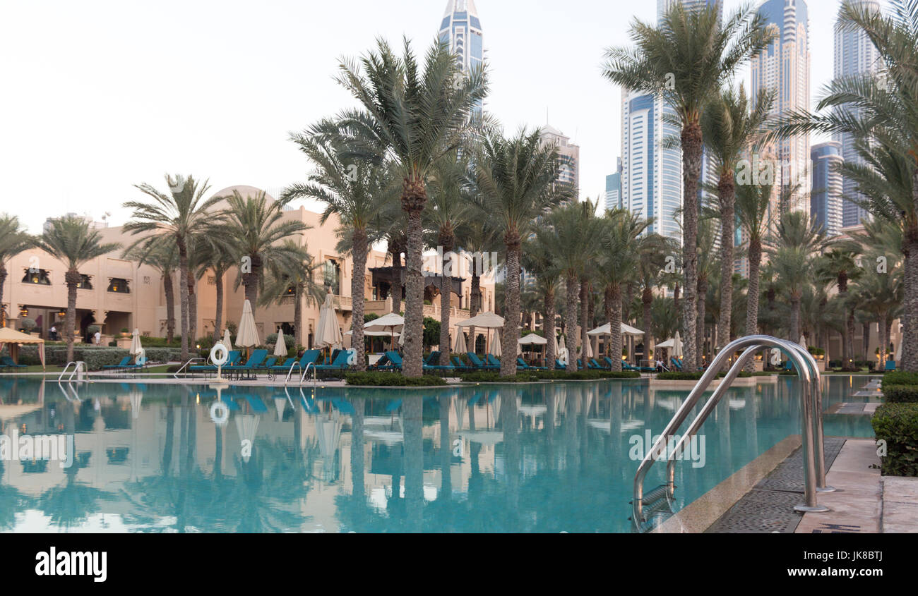 Summer resort de luxe avec une grande piscine Banque D'Images