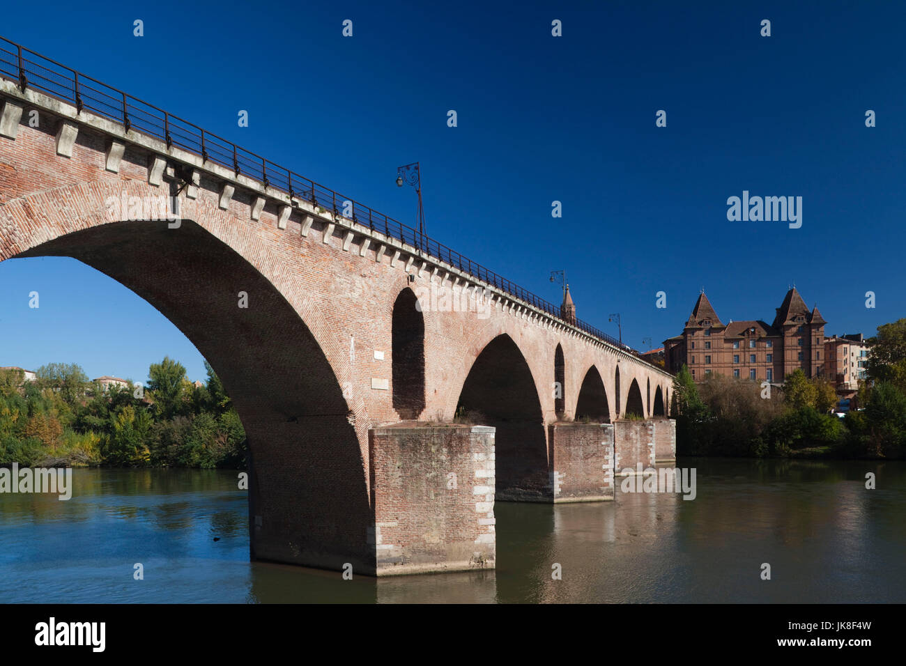 France, Région Midi-Pyrénées, département de Tarn-et-Garonne, Montauban, Pont Vieux et musée d'art Musée Ingres Banque D'Images
