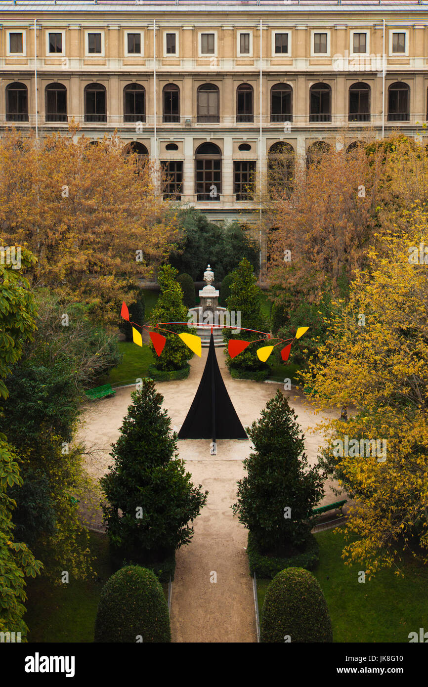 Espagne, Madrid, Atocha, Centro de Arte Reina Sofia, augmentation de la vue sur la cour avec le mobile d'Alexander Calder Banque D'Images