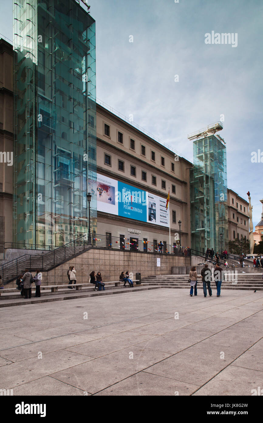 Espagne, Madrid, Atocha, Centro de Arte Reina Sofia, ascenseurs extérieurs Banque D'Images