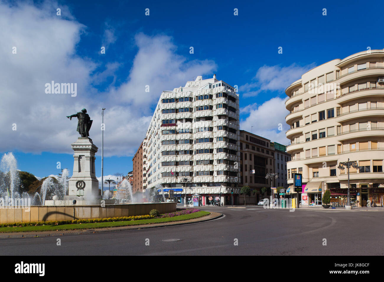 L'Espagne, Castilla y Leon, Leon Région Province, Leon, Glorieta de Guzmán el Bueno square Banque D'Images