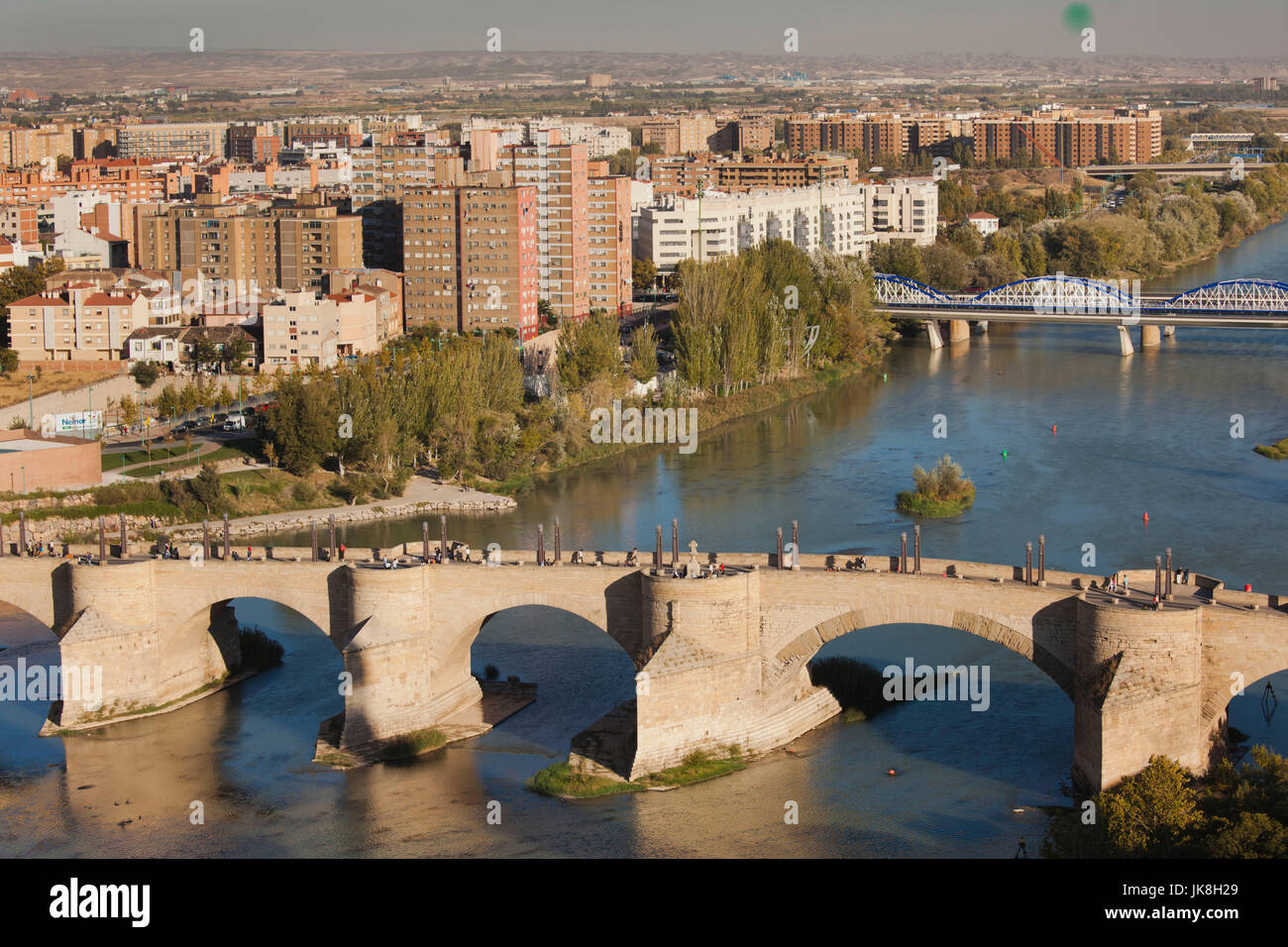 Espagne, Aragon, province de Saragosse, Saragosse, Basilica de Nuestra Senora del Pilar, augmentation de la vue depuis la Torre Pilar tour du Puete pont de Piedra Banque D'Images