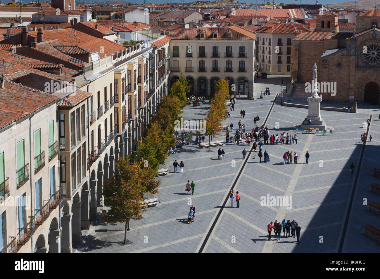 L'Espagne, Castilla y Leon Région, province d'Avila, Avila, Plaza Santa Teresa view Las Murallas de murs de ville Banque D'Images