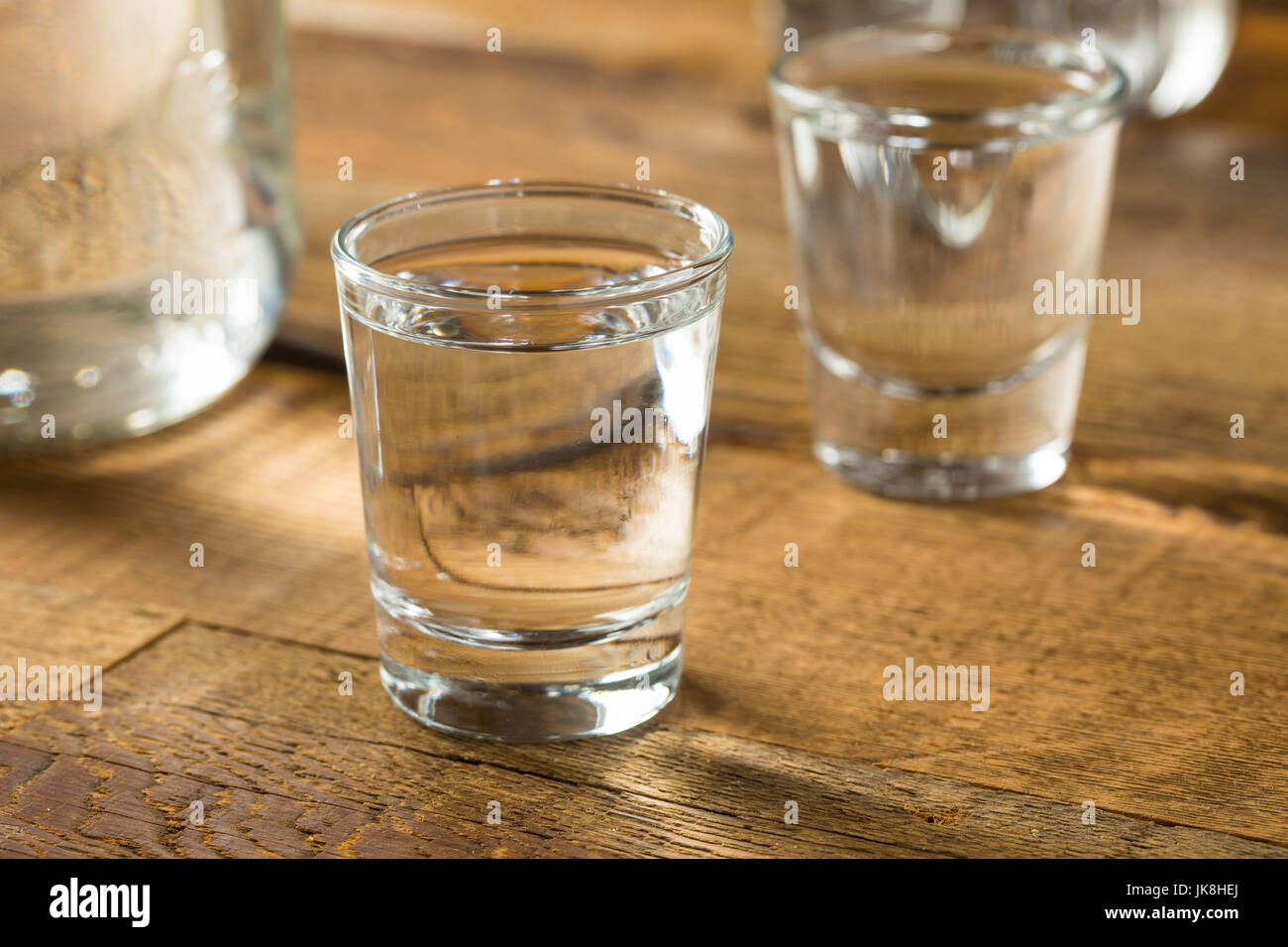 Boozy américain alcoolique Prêt à boire des coups de Moonshine Banque D'Images