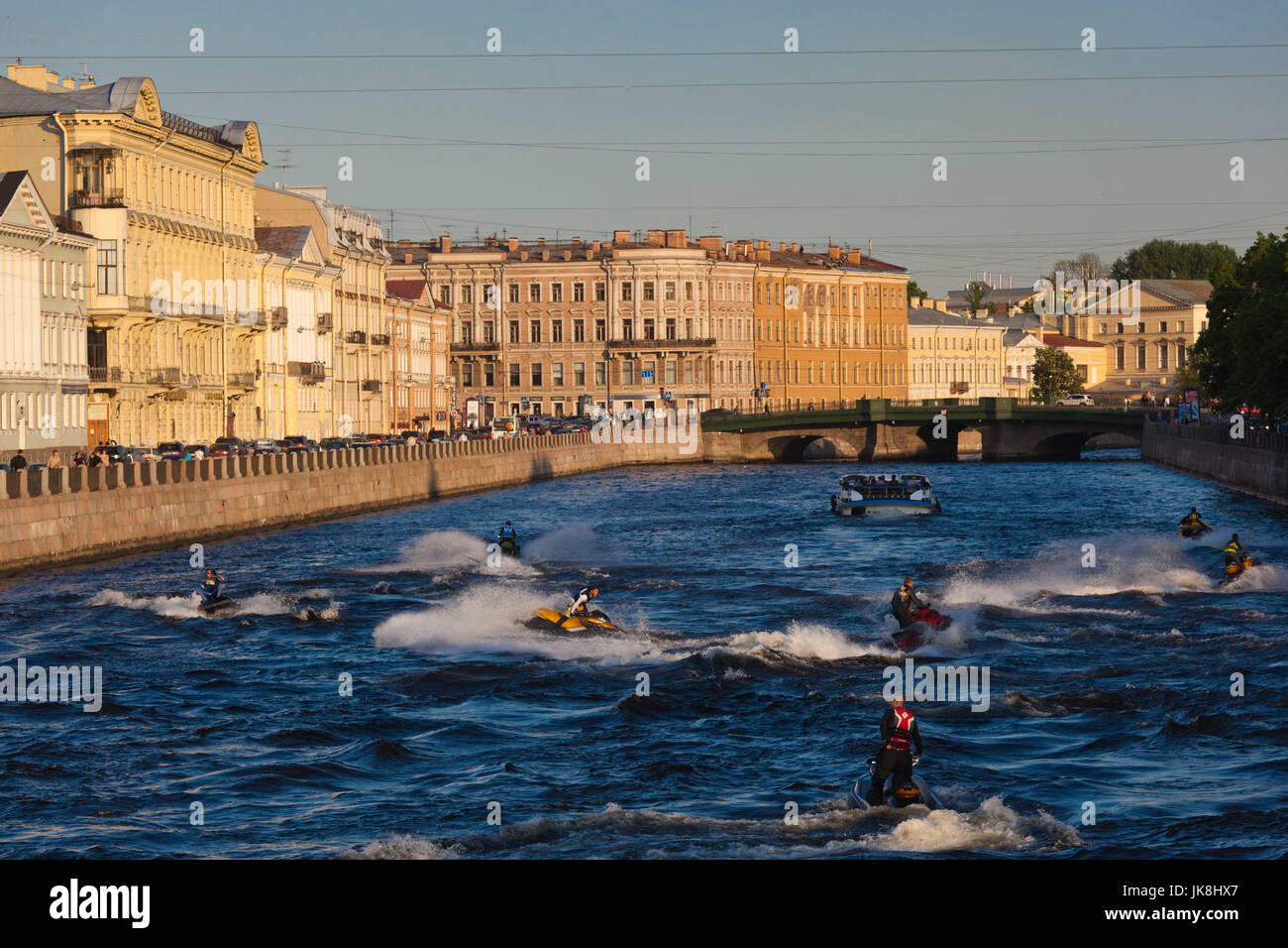 La Russie, Saint-Pétersbourg, Centre, sur la Rivière Fontanka jetskiers Banque D'Images